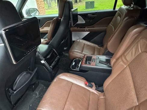 Used 2021 Lincoln Aviator Reserve w/ Equipment Group 210A AWD/4WD image 8