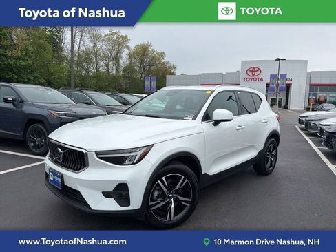 Used 2023 Volvo XC40 B5 Plus AWD/4WD image 1