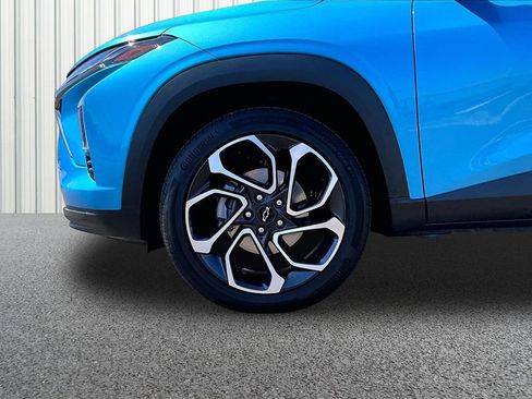 Used 2025 Chevrolet Trax RS w/ Sunroof Package FWD image 30