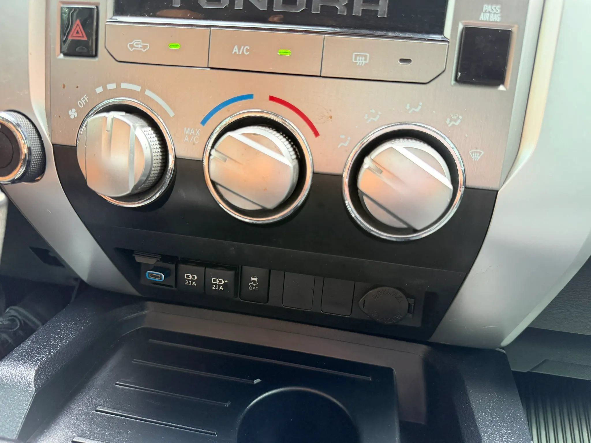 Used 2020 Toyota Tundra SR5 w/ SR5 Upgrade Package AWD/4WD image 31