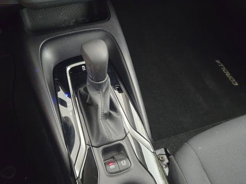 Used 2022 Toyota Corolla LE image 20