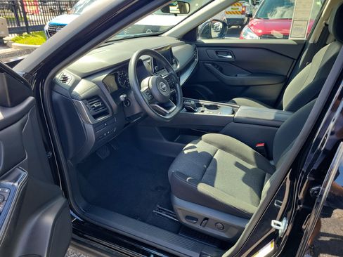 Certified 2024 Nissan Rogue SV FWD image 12
