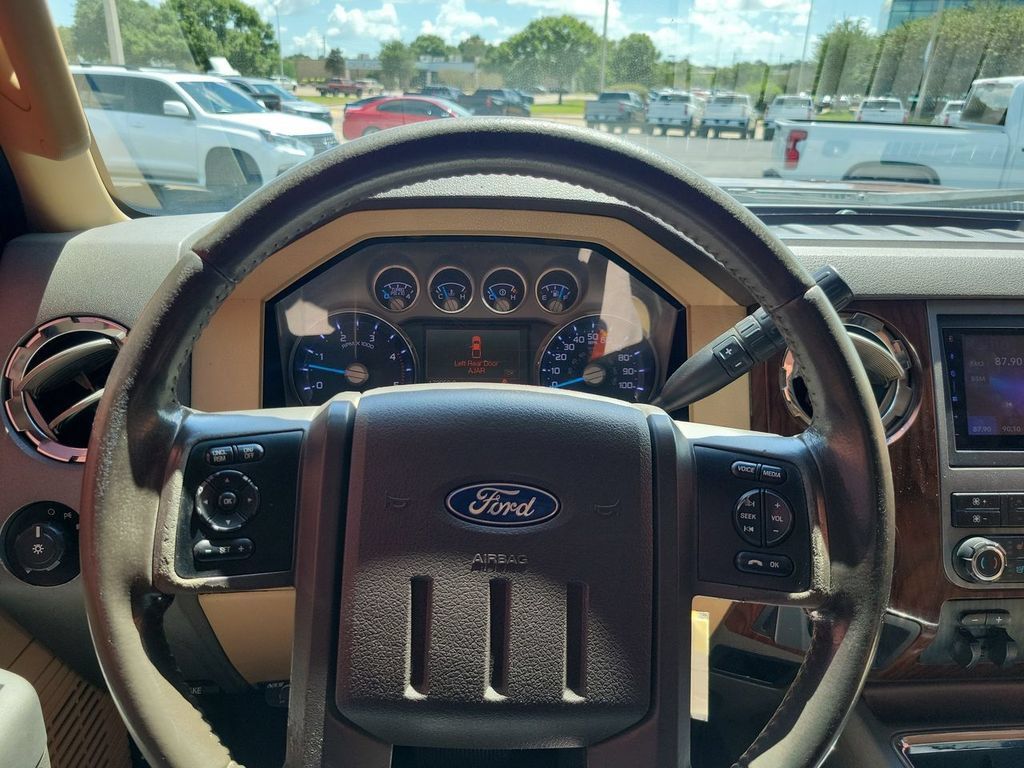 Used 2011 Ford F250 Lariat w/ Lariat Interior Pkg AWD/4WD image 11
