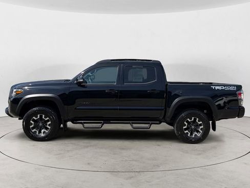 Used 2022 Toyota Tacoma TRD Off-Road w/ TRD Premium Off Road Package AWD/4WD image 2