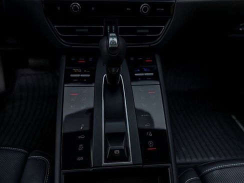 Used 2025 Porsche Macan GTS image 40
