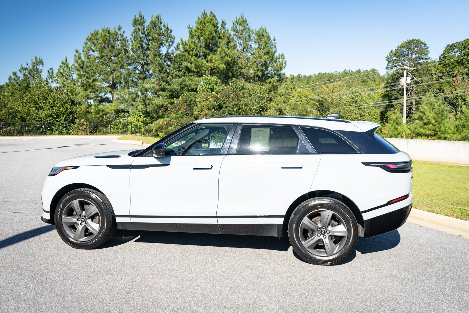 Used 2025 Land Rover Range Rover Velar Dynamic SE AWD/4WD image 7