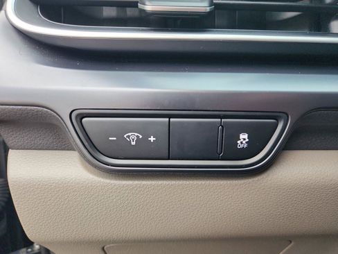 Used 2025 Kia Carnival FWD image 19