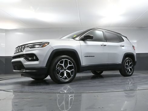 Used 2025 Jeep Compass Limited AWD/4WD image 45