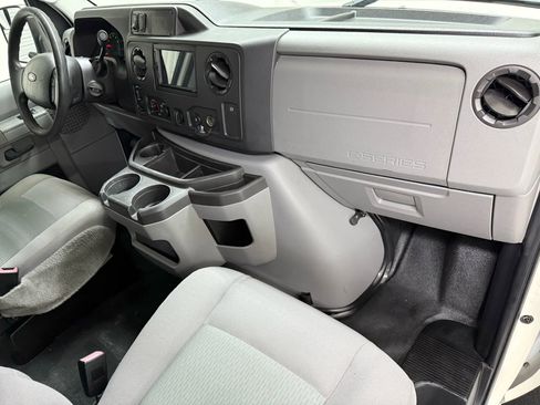 Used 2014 Ford E-150 and Econoline 150 Extended image 10