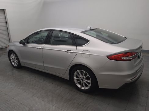 Used 2019 Ford Fusion SE FWD image 3