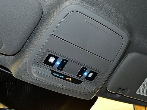 Used 2022 Ford Explorer XLT w/ Equipment Group 202A image 28