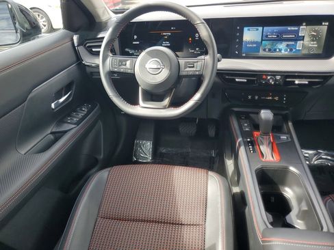 Used 2025 Nissan Kicks SR FWD image 15