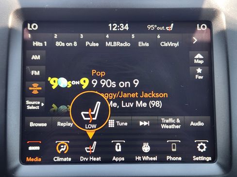 Used 2023 Jeep Cherokee Altitude Lux image 12