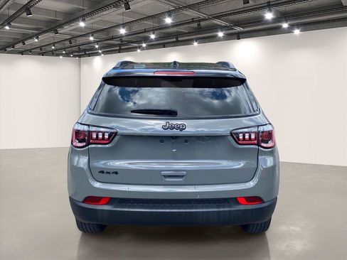 Used 2023 Jeep Compass Latitude AWD/4WD image 6