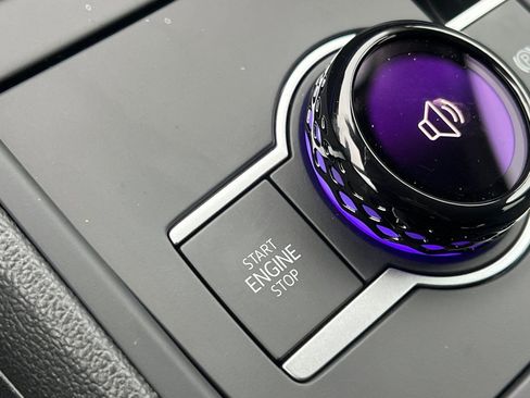 New 2026 Volkswagen Tiguan SE image 22