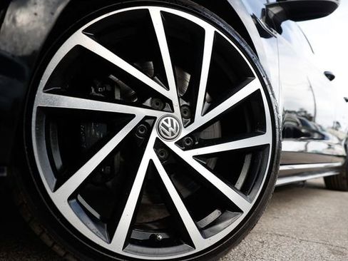 Used 2018 Volkswagen Golf R 4-Door image 29