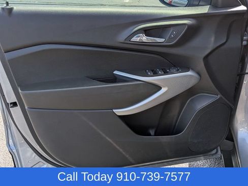 Used 2024 Chevrolet Trax RS FWD image 12