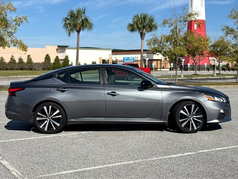 Used 2022 Nissan Altima 2.5 SR image 23