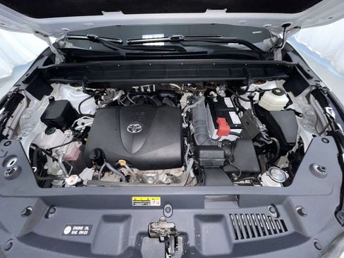 Used 2022 Toyota Highlander XLE AWD/4WD image 16