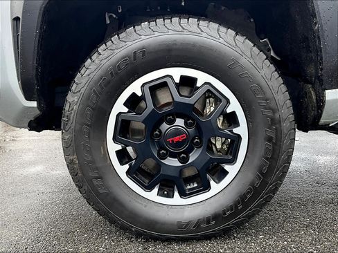Used 2024 Toyota Tacoma TRD Off-Road image 7