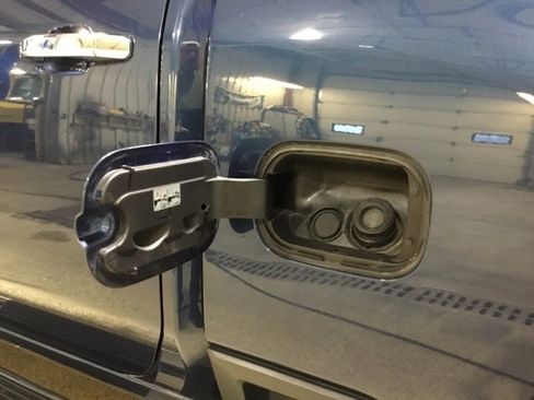 Used 2022 Chevrolet Silverado 2500 High Country w/ Technology Package image 16