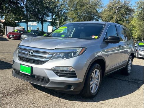 Used 2017 Honda Pilot LX image 3