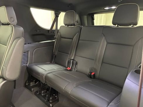 Used 2024 Chevrolet Suburban Premier image 18