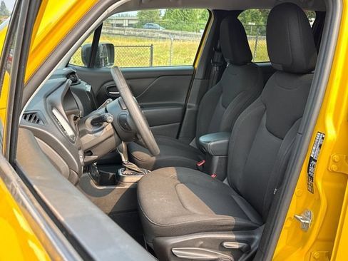 Used 2023 Jeep Renegade Latitude AWD/4WD image 18