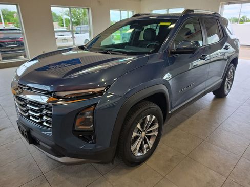 Used 2025 Chevrolet Equinox LT w/ Convenience Package II AWD/4WD image 1