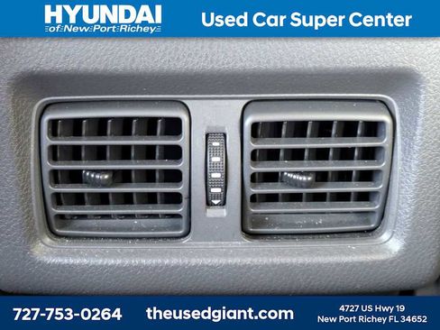 Used 2019 Toyota Camry XLE FWD image 15
