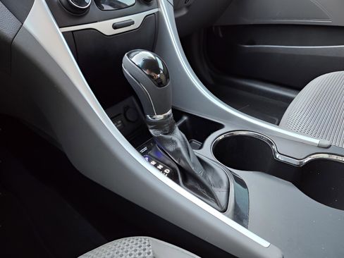 Used 2012 Hyundai Sonata GLS image 17