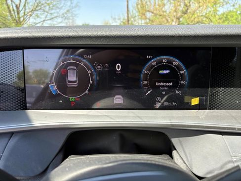 Used 2025 Volkswagen Tiguan SE R-Line image 15