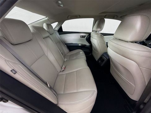 Used 2013 Toyota Avalon Limited w/ Technology Pkg FWD image 28