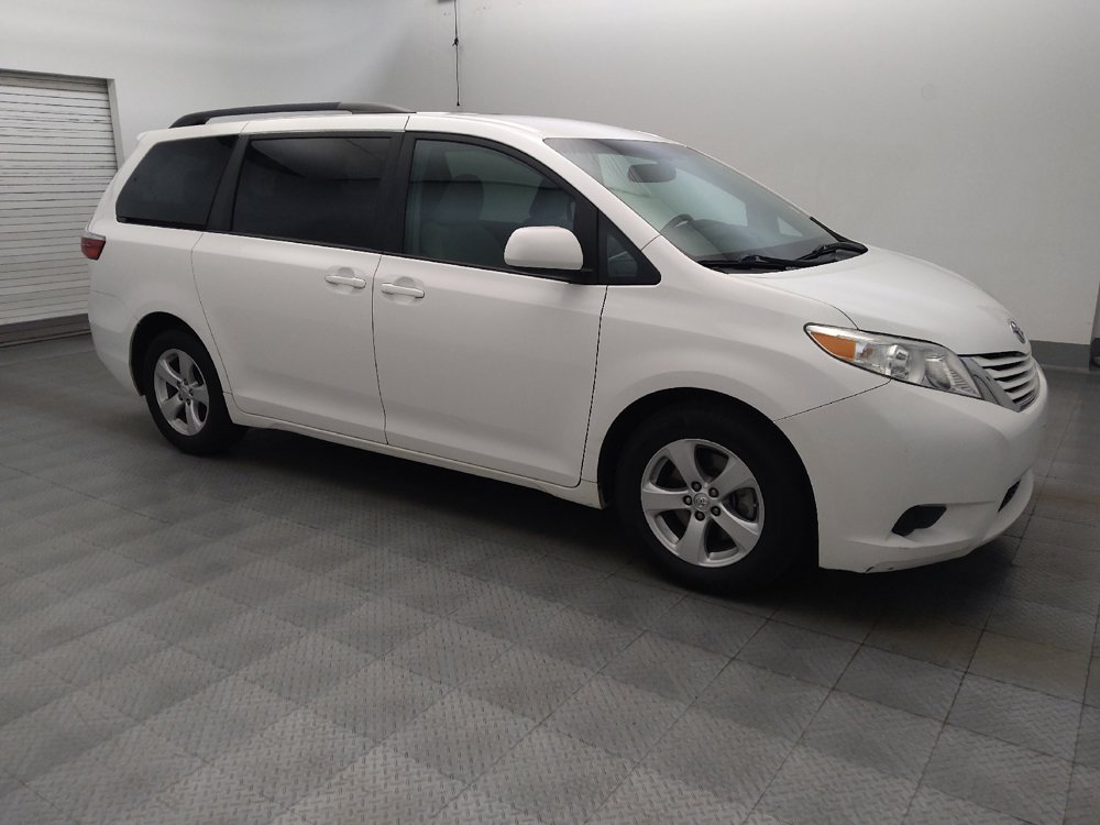 Used 2017 Toyota Sienna LE FWD image 11