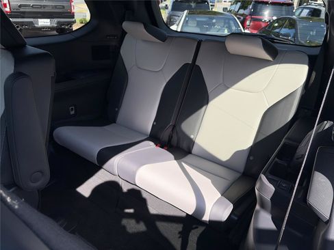 Certified 2025 Lexus TX 500h AWD w/ Technology Package image 20
