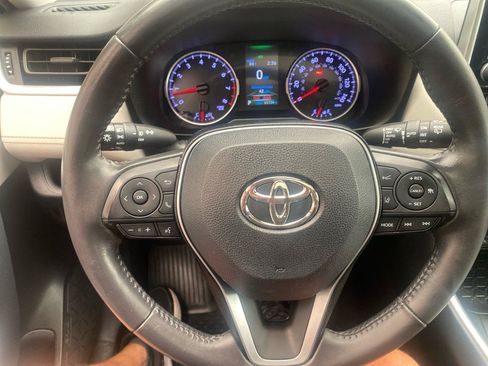 Used 2019 Toyota RAV4 XLE w/ Convenience Package AWD/4WD image 11