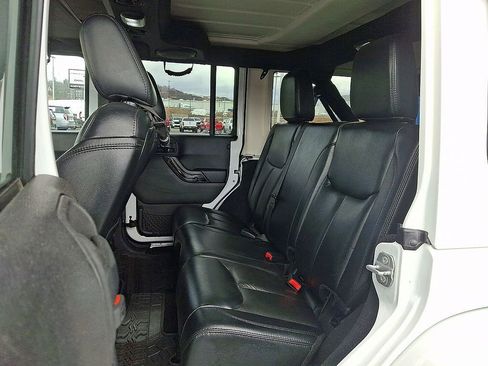 Used 2014 Jeep Wrangler Unlimited Sahara AWD/4WD image 10