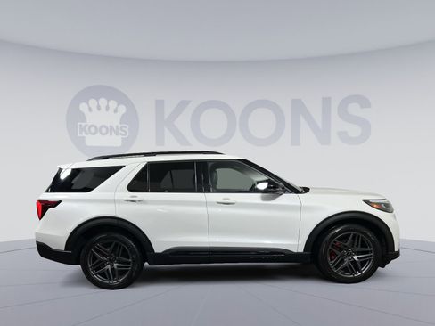 Used 2025 Ford Explorer ST image 8