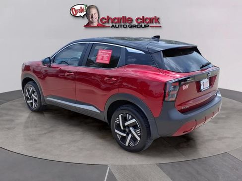 Used 2025 Nissan Kicks SV FWD image 3