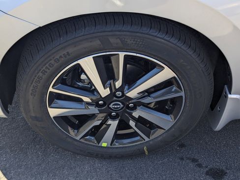 New 2025 Nissan Versa SV image 7