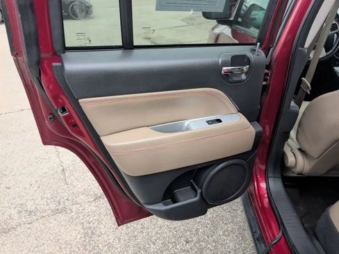 Used 2017 Jeep Compass Latitude FWD image 21