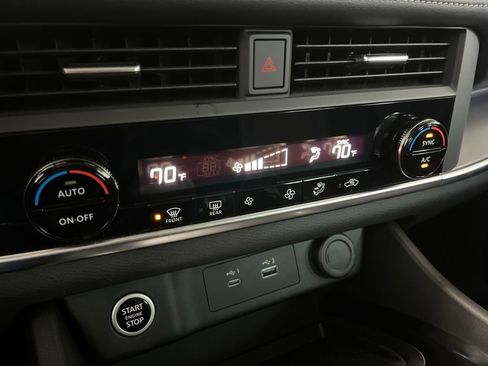 Used 2023 Nissan Rogue SV AWD/4WD image 11