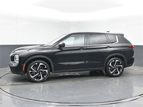 Used 2024 Mitsubishi Outlander SE image 6