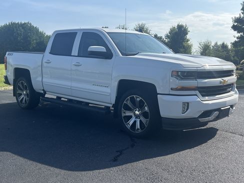 Used 2018 Chevrolet Silverado 1500 LT w/ All Star Edition AWD/4WD image 2
