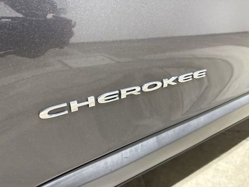 Used 2020 Jeep Cherokee Latitude Plus FWD image 26