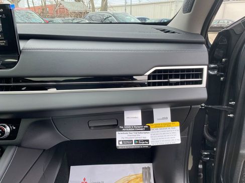 New 2025 Mitsubishi Outlander SE image 29