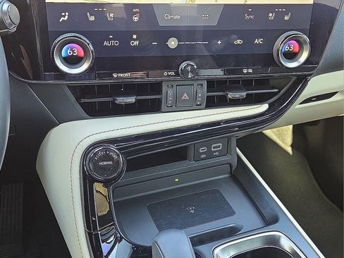 Used 2024 Lexus NX 350h AWD w/ Premium Package image 19