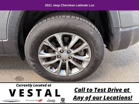 Used 2021 Jeep Cherokee Latitude Lux w/ Comfort/Convenience Group AWD/4WD image 13