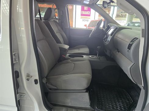 Used 2020 Nissan Frontier SV w/ Midnight Edition Floor Mats RWD image 14