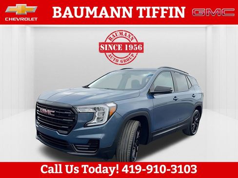 Used 2024 GMC Terrain SLE w/ Driver Convenience Package image 13